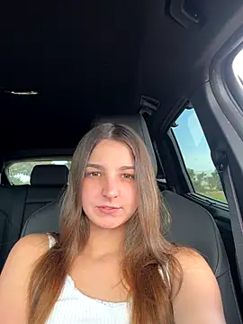 Snapshot of DoriDeluxe66 chatting on 10-14-25, 11:00 DoriDeluxe66 online show from 10-14-25, 11:00