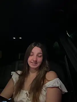 Snapshot of DoriDeluxe66 chatting on 10-19-25, 12:22 DoriDeluxe66 online show from 10-19-25, 12:22