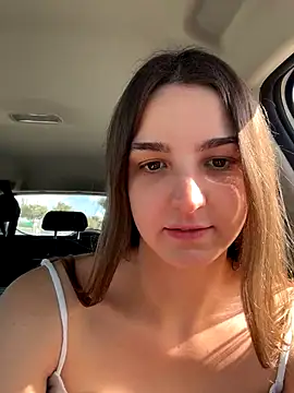 Snapshot of DoriDeluxe66 chatting on 10-31-25, 10:27 DoriDeluxe66 online show from 10-31-25, 10:27