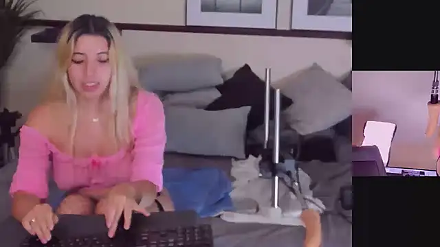 Snapshot of Lizzy_Lace chatting on 01-11-25, 06:56 Lizzy Lace online show from 01-11-25, 06:56