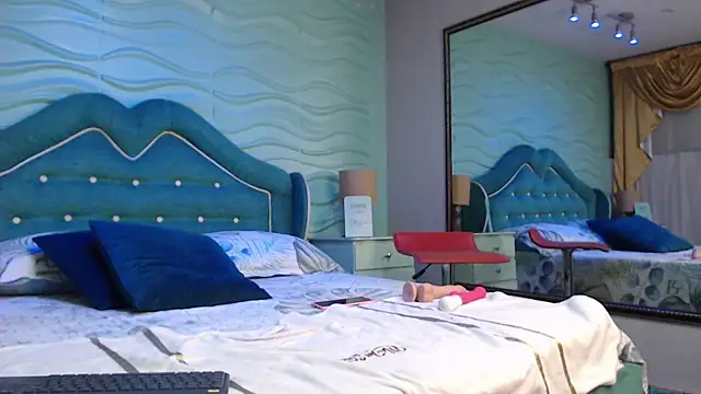 JolieDuvalle online show from 11-12-25, 01:11