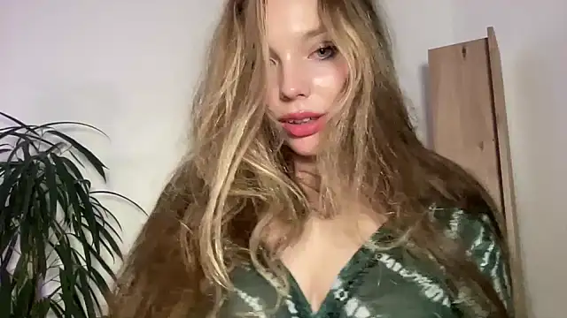 Snapshot of Sara_Browney chatting on 11-02-25, 08:55 Sara Browney online show from 11-02-25, 08:55