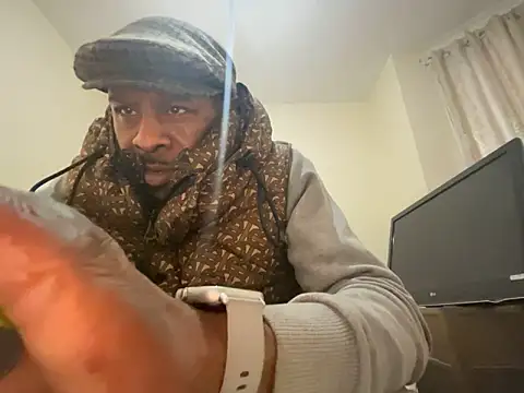 CuzzyB69 online show from 03-10-25, 05:18