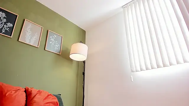 Snapshot of karlye_5 chatting on 10-06-25, 01:41 karlye 5 online show from 10-06-25, 01:41