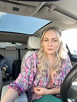Snapshot of Bondgirl_013 chatting on 12-14-24, 08:34 Bondgirl 013 online show from 12-14-24, 08:34