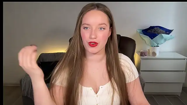 Snapshot of EvaMaddison chatting on 03-21-26, 05:34 EvaMaddison online show from 03-21-26, 05:34