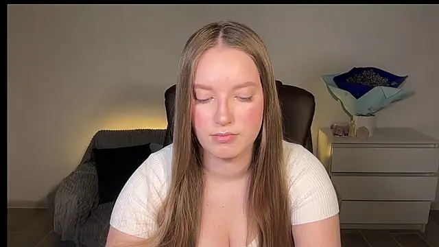 Snapshot of EvaMaddison chatting on 03-26-26, 05:51 EvaMaddison online show from 03-26-26, 05:51