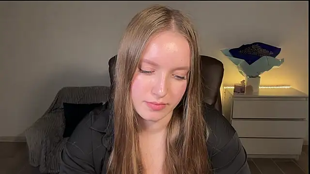 EvaMaddison online show from 05-04-26, 08:05