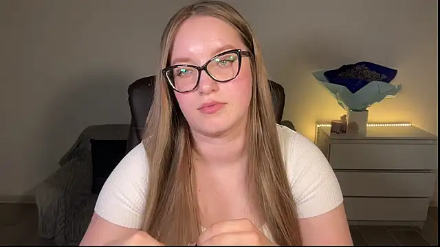 EvaMaddison online show from 05-05-26, 07:11