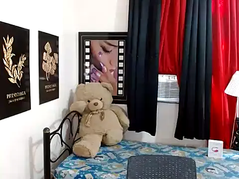 UrhotGoddess online show from 06-18-26, 12:11