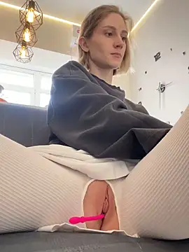 Feral berry 8133 online show from 02-25-25, 12:34