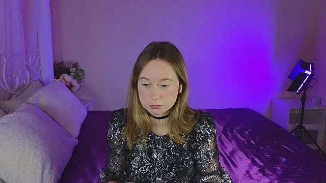 Snapshot of BrookeEvans chatting on 02-10-25, 12:52 BrookeEvans online show from 02-10-25, 12:52