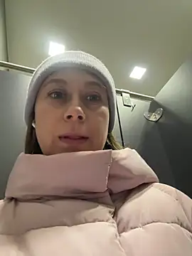 Snapshot of BrookeEvans chatting on 02-18-25, 05:09 BrookeEvans online show from 02-18-25, 05:09