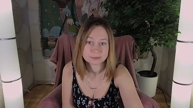 Snapshot of BrookeEvans chatting on 02-28-25, 08:39 BrookeEvans online show from 02-28-25, 08:39