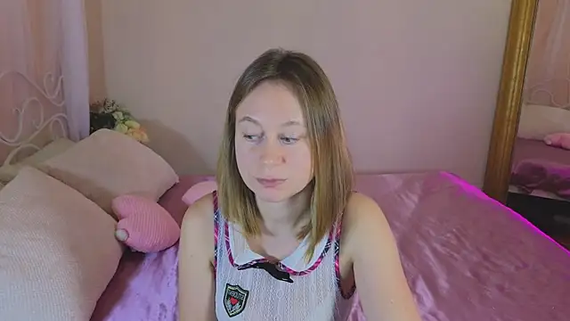 Snapshot of BrookeEvans chatting on 03-04-25, 12:44 BrookeEvans online show from 03-04-25, 12:44