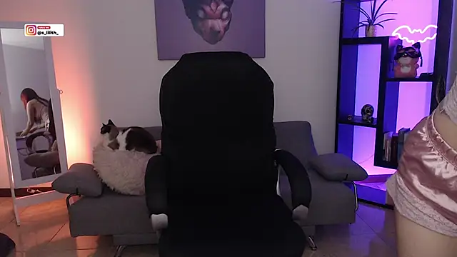 S Lilith  online show from 10-13-25, 01:05