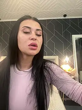 EmyLaveau online show from 01-24-25, 06:14