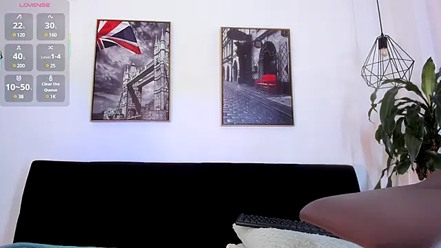 Snapshot of Sweet_Alessandre chatting on 02-27-25, 10:42 Sweet Alessandre online show from 02-27-25, 10:42