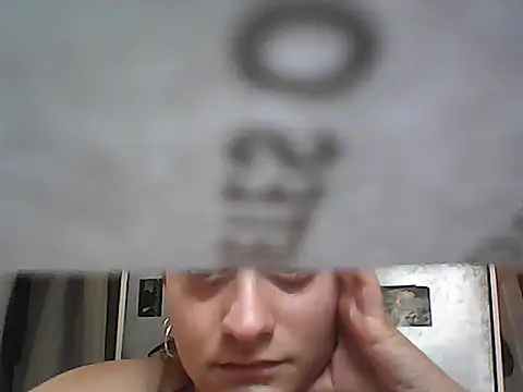 Snapshot of indierotic chatting on 01-04-25, 01:53 indierotic online show from 01-04-25, 01:53