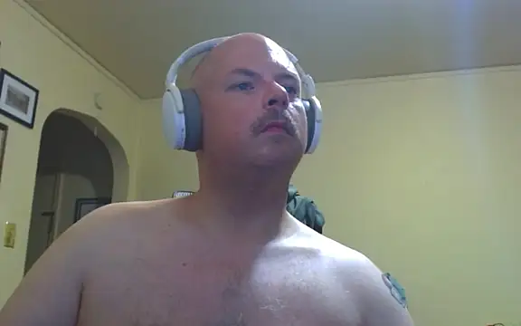 Snapshot of fuckmechuck chatting on 09-13-25, 05:51 fuckmechuck online show from 09-13-25, 05:51