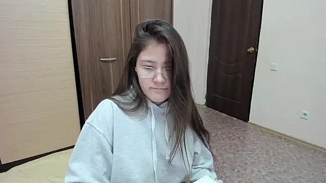 Snapshot of Riz_girl chatting on 02-02-25, 04:32 Riz girl online show from 02-02-25, 04:32