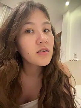 Riz girl online show from 05-26-26, 05:20