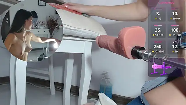 Snapshot of Yuumiii chatting on 11-17-25, 11:49 Yuumiii online show from 11-17-25, 11:49