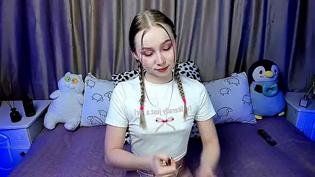 LilyStarlight online show from 02-19-25, 03:28