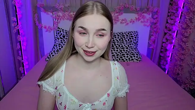 LilyStarlight online show from 04-18-26, 03:54