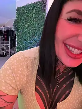 Snapshot of InkedBiitch chatting on 12-12-24, 06:47 InkedBiitch online show from 12-12-24, 06:47