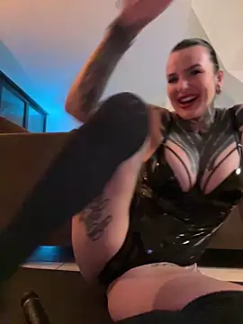 Snapshot of InkedBiitch chatting on 02-09-25, 06:47 InkedBiitch online show from 02-09-25, 06:47