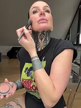 Snapshot of InkedBiitch chatting on 02-10-25, 01:01 InkedBiitch online show from 02-10-25, 01:01