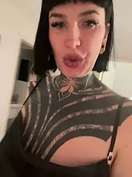 Snapshot of InkedBiitch chatting on 03-06-25, 06:19 InkedBiitch online show from 03-06-25, 06:19