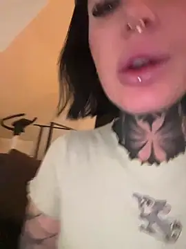 Snapshot of InkedBiitch chatting on 03-19-25, 05:19 InkedBiitch online show from 03-19-25, 05:19