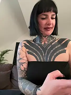 Snapshot of InkedBiitch chatting on 03-21-25, 05:43 InkedBiitch online show from 03-21-25, 05:43