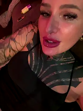 Snapshot of InkedBiitch chatting on 10-14-25, 07:36 InkedBiitch online show from 10-14-25, 07:36