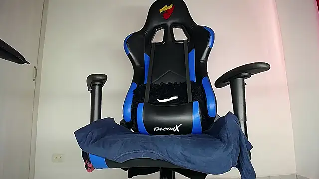 MAXJONES 2 online show from 05-10-26, 03:50