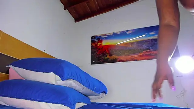  ebony-queen  online show from 02-04-25, 12:00