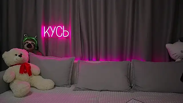  LadyMargo  online show from 11-15-25, 12:19