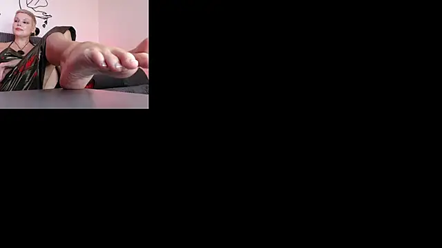 Snapshot of MadameKatrina chatting on 04-24-26, 11:01 MadameKatrina online show from 04-24-26, 11:01