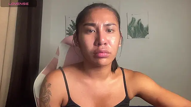 Snapshot of Alaia_Pope chatting on 06-19-26, 06:23 Alaia Pope online show from 06-19-26, 06:23