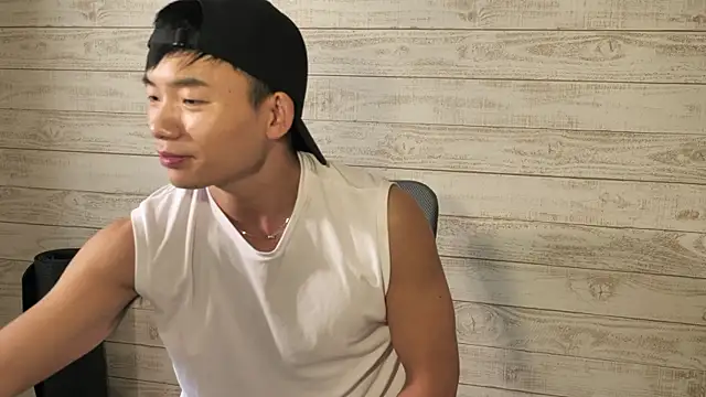 Snapshot of asiahot_liam chatting on 05-10-26, 01:00 asiahot liam online show from 05-10-26, 01:00