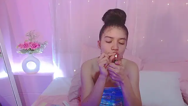 Snapshot of Sweetcristin chatting on 05-22-26, 01:35 Sweetcristin online show from 05-22-26, 01:35