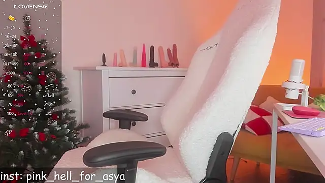 EmilyAden online show from 12-20-24, 09:06