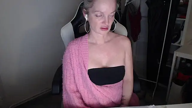 Snapshot of Sabdeluxe chatting on 01-04-25, 07:23 Sabdeluxe online show from 01-04-25, 07:23