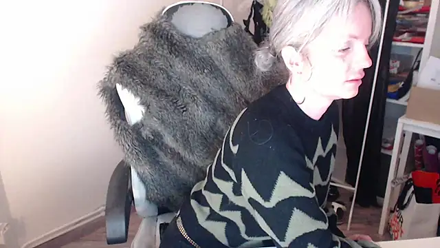 Snapshot of Sabdeluxe chatting on 01-09-25, 08:03 Sabdeluxe online show from 01-09-25, 08:03