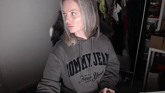 Snapshot of Sabdeluxe chatting on 01-13-25, 04:41 Sabdeluxe online show from 01-13-25, 04:41