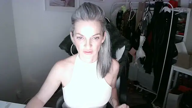 Snapshot of Sabdeluxe chatting on 01-19-25, 03:53 Sabdeluxe online show from 01-19-25, 03:53