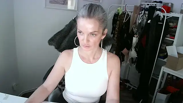 Snapshot of Sabdeluxe chatting on 01-21-25, 10:19 Sabdeluxe online show from 01-21-25, 10:19