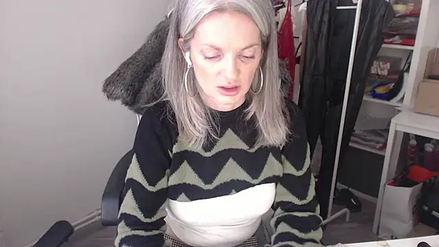 Snapshot of Sabdeluxe chatting on 01-31-25, 10:42 Sabdeluxe online show from 01-31-25, 10:42